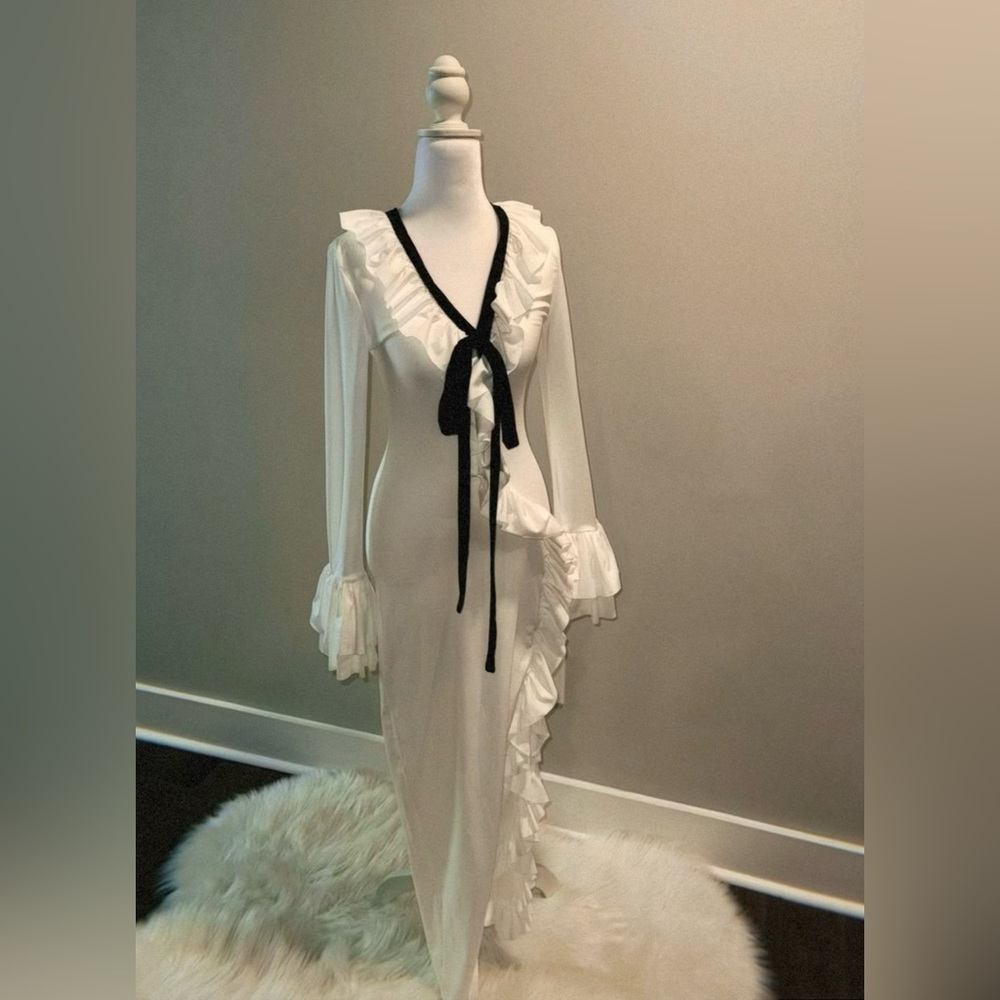 Chic Long Sleeve White Dress with Black Tie Detail